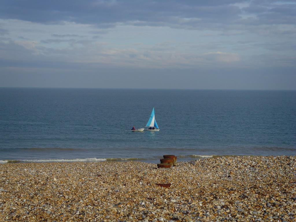 Breakers Bed And Breakfast Eastbourne Kültér fotó