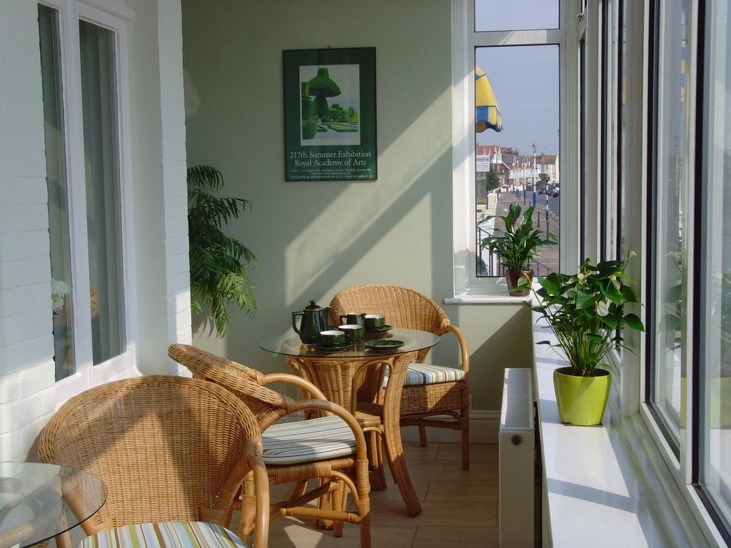 Breakers Bed And Breakfast Eastbourne Kültér fotó