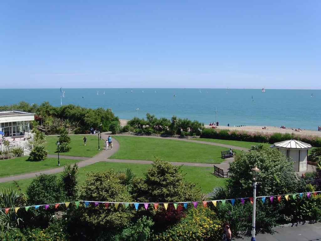 Breakers Bed And Breakfast Eastbourne Kültér fotó