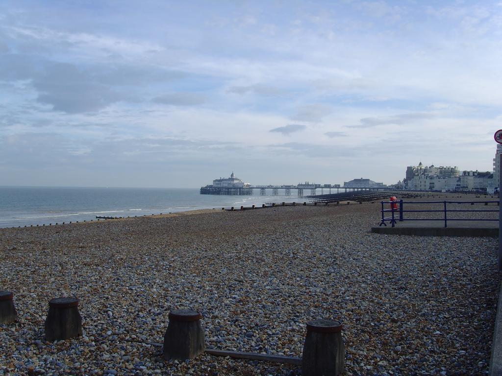 Breakers Bed And Breakfast Eastbourne Kültér fotó